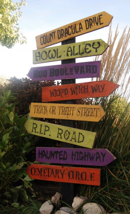 Halloween Road Sign Marker