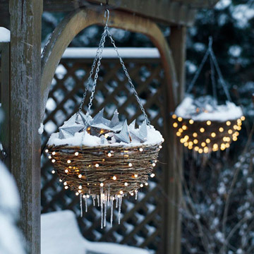 Lighted Outdoor Christmas Baskets