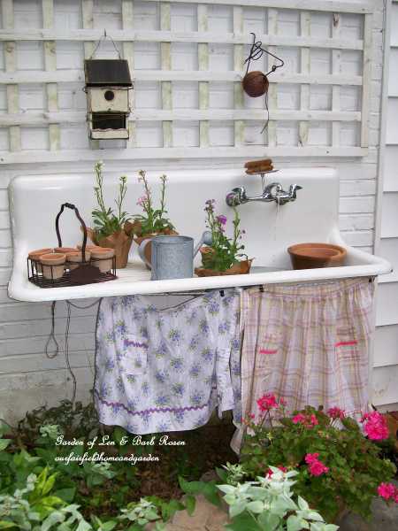 kitchen-sink-outside-fountain